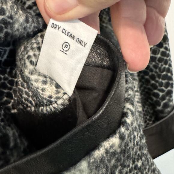 Jane Post Reversible Rain Coat jacket Black Gray Reptile Sz Small Woman - Picture 12 of 12